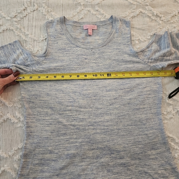 Lilly Pulitzer Lyon Cold Shoulder Knit Sweater Size Medium Light Blue - Picture 5 of 8